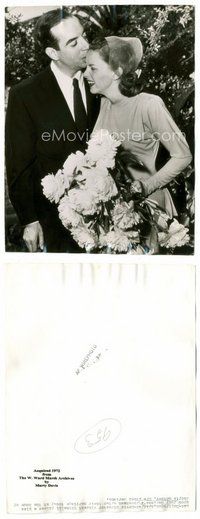 2a331 JUDY GARLAND/VINCENTE MINNELLI 7.5x10 news photo '45 giving her a kiss at their wedding!