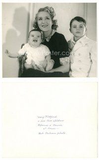 2a423 MARY PICKFORD deluxe candid 7.5x9.75 still '44 with her two adopted children Roxanne & Ronnie!