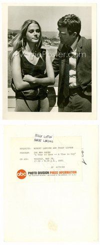 2a458 MOD SQUAD TV 7.25x9 still '68 cool image of sexy Peggy Lipton & Robert Lansing!