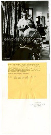 2a550 ROMAN HOLIDAY candid 7.25x9 still '53 director William Wyler w/ Audrey Hepburn in makeup chair