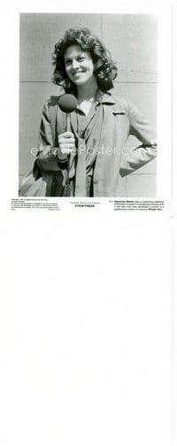 2a576 SIGOURNEY WEAVER 8x10 still '81 close up as a TV newscaster with microphone from Eyewitness!
