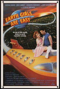 2b027 EARTH GIRLS ARE EASY 1sh '89 great image of Geena Davis & alien Jeff Goldblum on space ship!