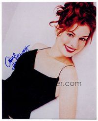 2e245 ANNE HATHAWAY signed color 8x10 REPRO still '00s great smiling portrait of the pretty star!