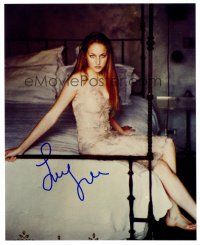 2h291 LEELEE SOBIESKI signed color 8x10 REPRO still '01 full-length sexy portrait seated on bed!