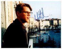 2h296 MATT DAMON signed color 8x10 REPRO still '00 close up outdoors from The Talented Mr. Ripley!