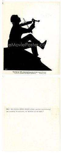 2k316 FIDDLER ON THE ROOF 8x10 still '71 cool silhouette of Tutte Lemkow as the literal fiddler!