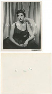 2k433 JEAN SIMMONS 8x10 still '63 wonderful seated portrait with short hair & cool jewelry!