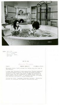 2k679 SECRET CEREMONY 7.5x9.5 still '68 naked Elizabeth Taylor & Mia Farrow in tub with duckie!