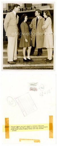 2k691 SHIRLEY TEMPLE 7x9 news photo '41 she signed with MGM & is with Gable, Rooney & Garland!