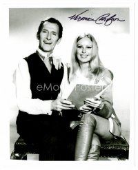 2x300 VERONICA CARLSON signed 8x10 REPRO still '80s c/u of the sexy model with Peter Cushing!