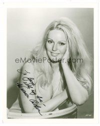 3a352 VERONICA CARLSON signed 8x10 REPRO still '90s seated portrait of the sexy English model!