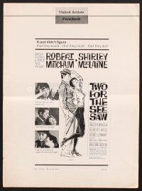 3g262 TWO FOR THE SEESAW pressbook '62 art of Robert Mitchum & sexy beatnik Shirley MacLaine!