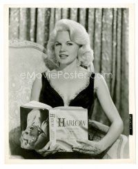 3k116 CARROLL BAKER 8x10 still '65 reading a Jean Harlow biography for her latest role!