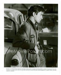 3k581 ROBERT DeNIRO 8x10 still '76 full-length profile standing by taxi from Taxi Driver!