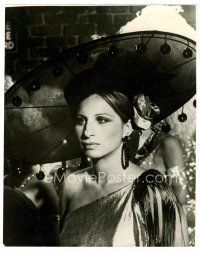 3t050 FUNNY LADY deluxe 11x13.75 still '75 Barbra Streisand wearing great dress & huge hat!