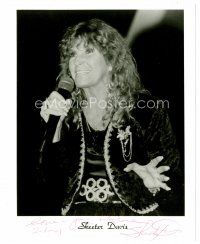 3z470 SKEETER DAVIS signed 8x10 publicity still '01 c/u of the country music singer performing!