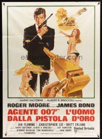 4a282 MAN WITH THE GOLDEN GUN Italian 1p R70s art of Roger Moore as James Bond by Robert McGinnis!