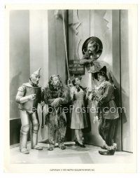 4h771 WIZARD OF OZ 8x10 still R72 Judy Garland & her co-stars knock at the front door!