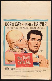 4k518 THRILL OF IT ALL WC '63 wonderful artwork of Doris Day kissing James Garner!