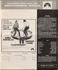 4p333 GUNFIGHT pressbook '71 people pay to see Kirk Douglas and Johnny Cash try to kill each other