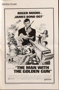 4p359 MAN WITH THE GOLDEN GUN pressbook '74 art of Roger Moore as James Bond by Robert McGinnis!