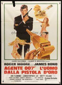 5c297 MAN WITH THE GOLDEN GUN Italian 1p R70s art of Roger Moore as James Bond by Robert McGinnis!
