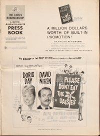 5h374 PLEASE DON'T EAT THE DAISIES pressbook '60 pretty smiling Doris Day, David Niven!