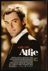 5k025 ALFIE advance DS 1sh '04 directed by Charles Shyer, Marisa Tomei, cool image of Jude Law!