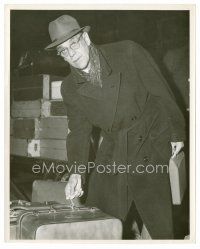 5z550 BORIS KARLOFF candid 8x10 still '60s in overcoat getting his luggage at the airport!