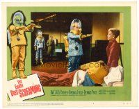 6b573 EARTH DIES SCREAMING LC #8 '64 great image of aliens confronting terrified woman!