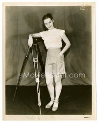 6c097 AUDREY TOTTER candid 8x10 still '40s modeling shorts & polo shirt by tripod!