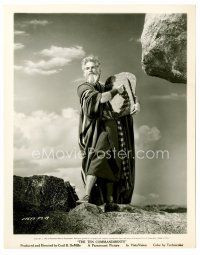 6c181 CHARLTON HESTON 8x10 still '56 full-length as Moses holding tablets from Ten Commandments!