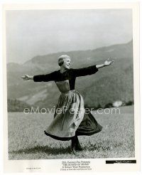 6c703 SOUND OF MUSIC 8x10 still '66 classic full-length image of Julie Andrews singing title song!
