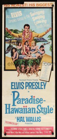 6k573 PARADISE - HAWAIIAN STYLE insert '66 Elvis Presley on the beach with sexy tropical babes!