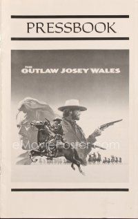 6m416 OUTLAW JOSEY WALES pressbook '76 director & star Clint Eastwood is an army of one!