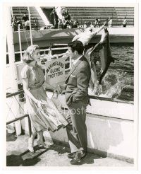 6r170 DESIGNING WOMAN deluxe 8x10 still '57 Gregory Peck & sexy Lauren Bacall at Marineland!