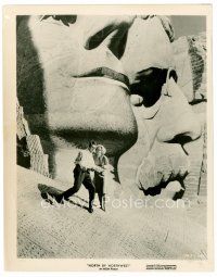 6r491 NORTH BY NORTHWEST 8x10 still '59 Cary Grant & Eva Marie walking on top of Mt. Rushmore!