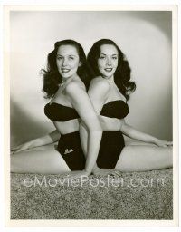 6r571 ROMER TWINS 7x9 still '40s cool wacky back-to-back portrait in sexy two piece swimsuits!