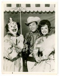6r576 ROY ROGERS/DALE EVANS TV 7x9 still '67 King & Queen of cowboys w/Ringling Bros clown!