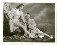 6r674 THEY WON'T BELIEVE ME 8x10 still '47 Robert Young flirts with sexy near-naked Susan Hayward!