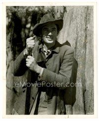 6r736 YEARLING 8x10 still '46 great close up of Gregory Peck loading his rifle!