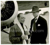 6r521 PETER LORRE German 7x8 news photo '53 in creepy makeup by plane from Face Behind the Mask!