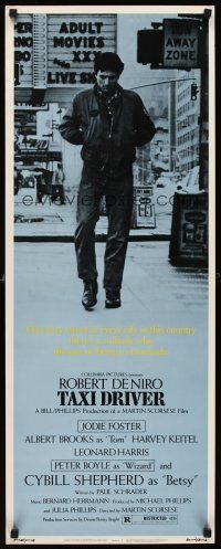 6t193 TAXI DRIVER insert '76 Robert De Niro walking alone, directed by Martin Scorsese!