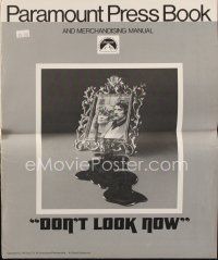 7a411 DON'T LOOK NOW pressbook '73 Julie Christie, Donald Sutherland, directed by Nicolas Roeg!