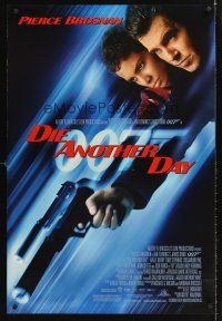 7c153 DIE ANOTHER DAY DS 1sh '02 Pierce Brosnan as James Bond & Halle Berry as Jinx!