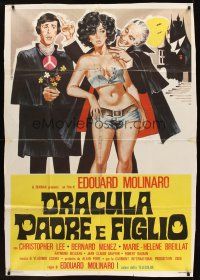 7e323 DRACULA & SON Italian 1p '77 wacky different art of Christopher Lee & his vampire son!