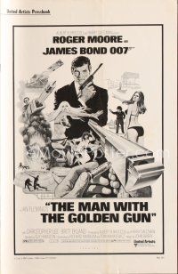 7m426 MAN WITH THE GOLDEN GUN pressbook '74 art of Roger Moore as James Bond by Robert McGinnis!