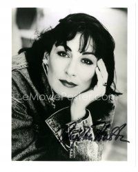 7t508 ANJELICA HUSTON signed 8x10 REPRO still '90s close portrait leaning her head on her hand!