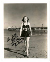 7t252 ANNE GWYNNE signed 8x10 still '40 full-length walking on beach in swimsuit!