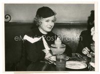 7w446 JOAN BENNETT 6x8 news photo '30s great portrait eating lunch at The Brown Derby!